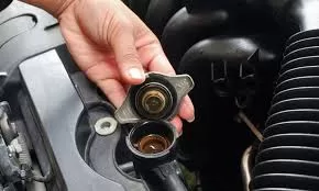 راهنمای تعویض آب رادیاتور ام وی ام در 6 قدم