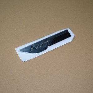 آرم روی گلگیر چپ - آریزو ۶ پرو