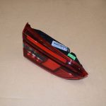 چراغ عقب چپ (روی درب صندوق) - آریزو ۶