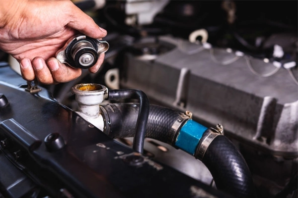 مخزن آب رادیاتور چیست و چه کاربردی دارد؟