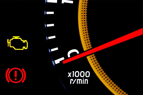 دلایلی برای روشن شدن چراغ چک خودرو که باید بدانید