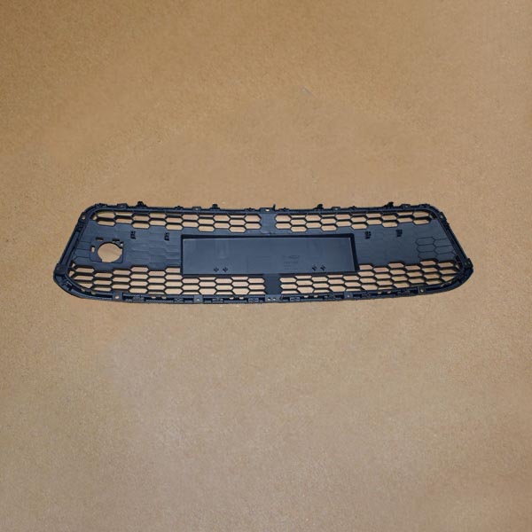 شبکه بزرگ سپر جلو با محل نصب پلاک - ام وی ام ۳۱۵ AT