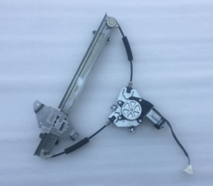 شیشه بالابر جلو راست - ام وی ام ۵۵۰